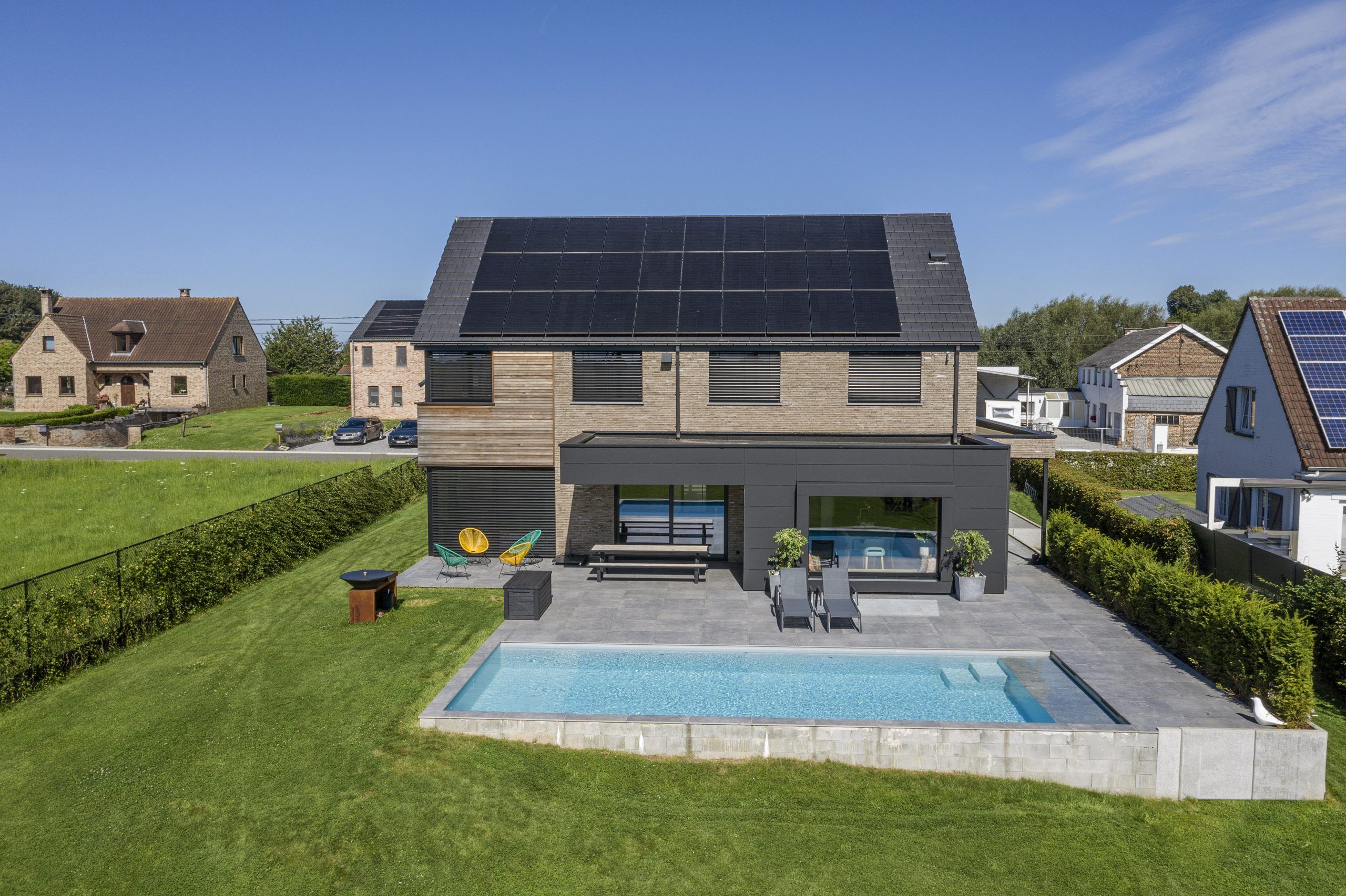 Maison écologique avec piscine